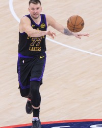 东契奇：过去三场我们下半场防守好 要想办法把上半场的防守打好