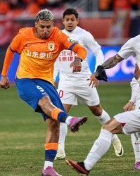 泰山双核互评齐声“非常好” 克雷桑被赞“顶级水平”