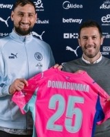 门将强援！曼城社媒晒多纳鲁马亮相照片：他来了